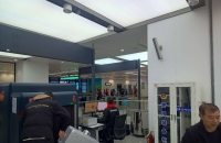 杭州机场联程车遇安检争议 侨领呼吁优化归国通行通道