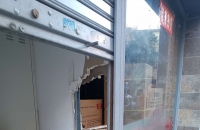 萨拉戈萨华人货行深夜遭贼 歹徒打墙洞入室盗窃