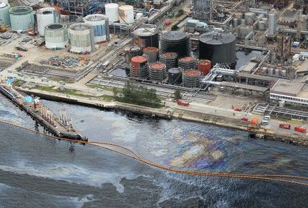 日本石油公司液体沥青泄漏 东京湾受污染