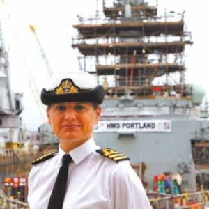 英国首名女舰长因与下属有染被海军调查