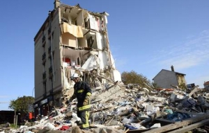 巴黎小镇建筑物爆炸3死4重伤6失踪