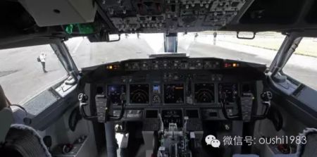 空客A320驾驶舱。