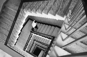 南京基层公务员辞职:工作10年工资涨了1500块