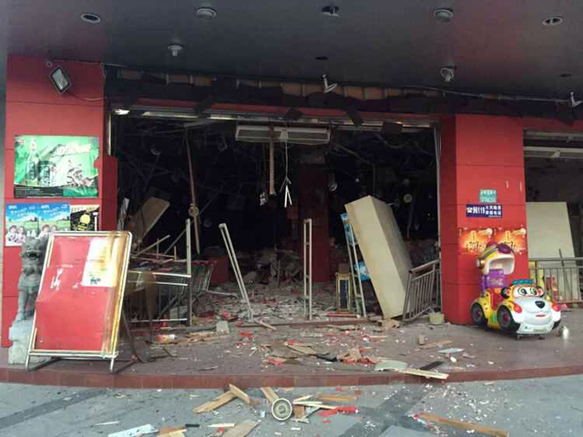 难片 包裹爆炸司机满脸血 - 中国导报 - 西班牙华