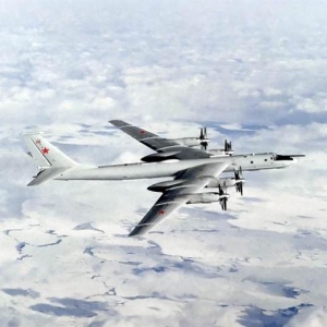 俄罗斯2架战机逼近美军航母 F18升空拦截