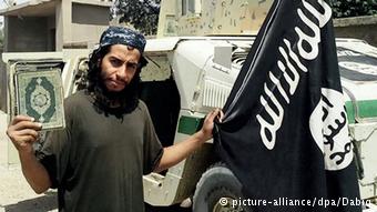 Abdelhamid Abaaoud IS Islamischer Staat Flagge Koran 