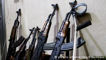 Waffen Gewehre Maschinengewehre K?mpfer Syrien Symbolbild 