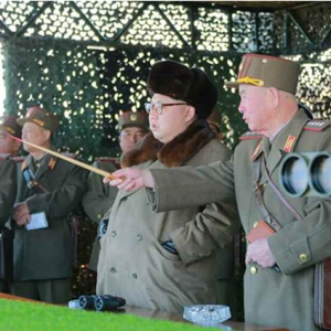 朝鲜半岛火药味更浓 金正恩指导朝军演习