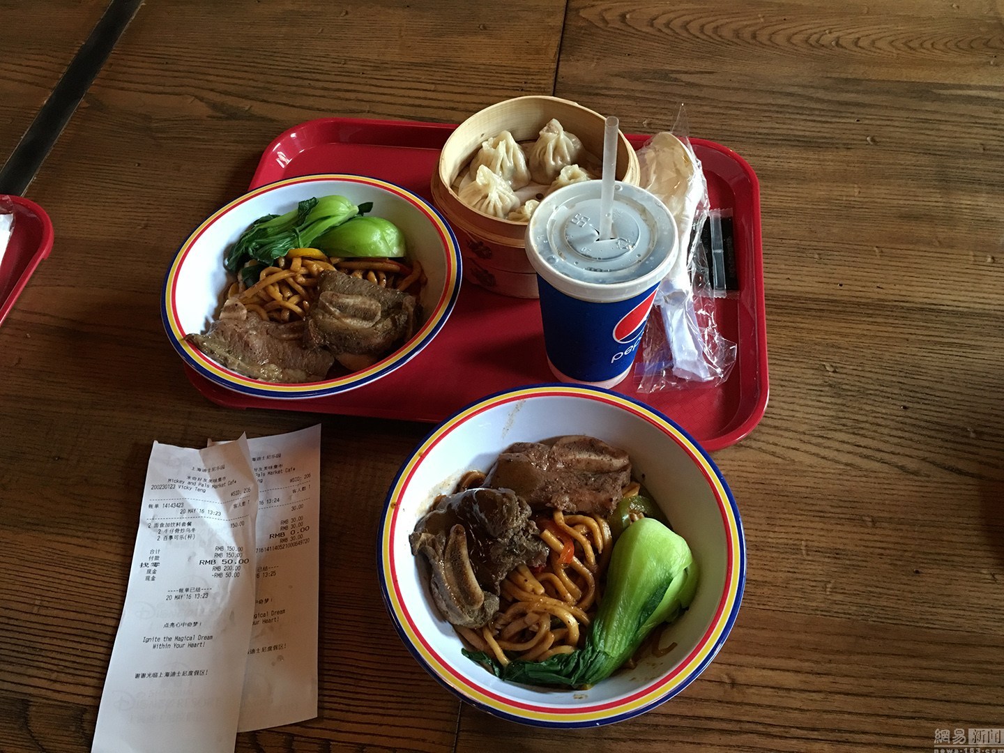 揭秘上海迪士尼试运营物价 火鸡腿55元一只 -