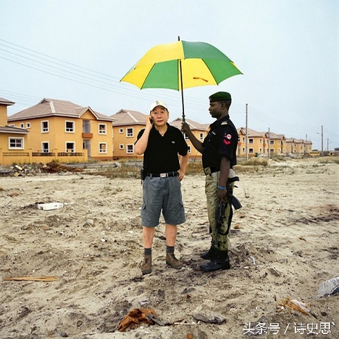 实拍中国人在非洲的日常:雇非洲保镖 娶非洲老