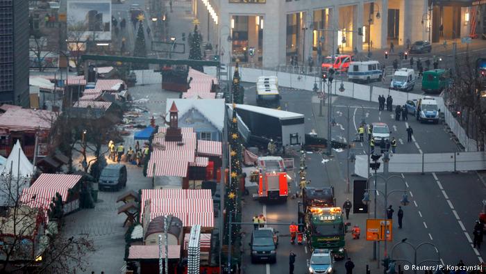 Deutschland Anschlag mit LKW auf Weihnachtsmarkt in Berlin (Reuters/P. Kopczynski)