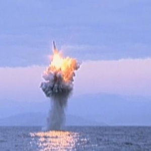 朝鲜导弹射入日本海，日本强烈抗议(图)