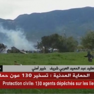 快讯: 阿尔及利亚军机坠毁 257人遇难 (组图)
