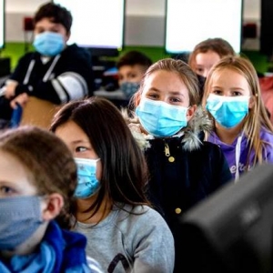 比利时关闭学校并限制非必要商店对抗冠状病毒