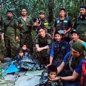 哥伦比亚飞机坠毁后在丛林里失踪了40天的4名儿童被发现还活着 ...