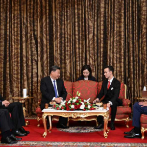 习近平会见摩洛哥王储哈桑